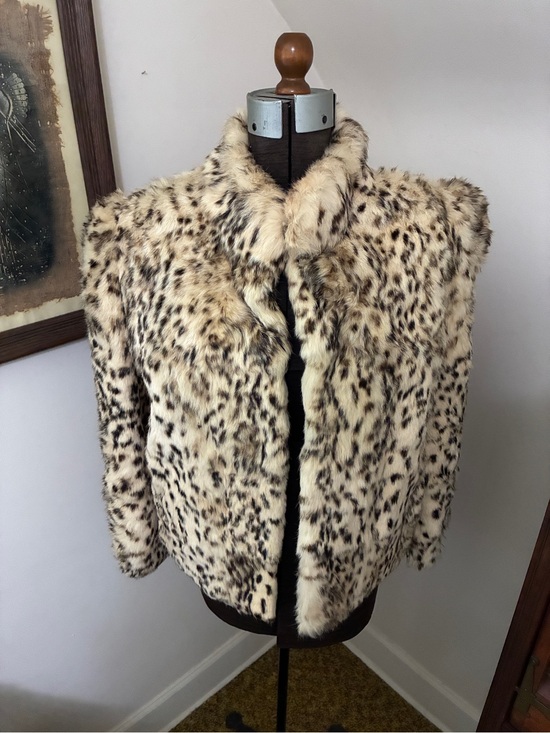 Chill Chasers Jackets & Blazers - Vintage Chill Chasers Faux Snow Leopard Print Fur Jacket